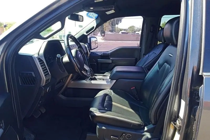 
								2020 Ford F-150 Platinum full									