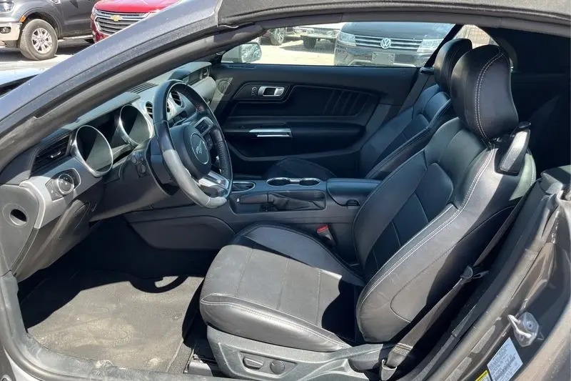 
								2023 Ford Mustang EcoBoost Premium Convertible full									