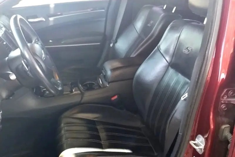 
								2019 Chrysler 300 S full									