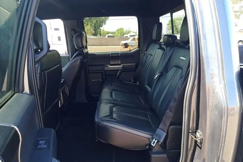 
								2020 Ford F-150 Platinum full									