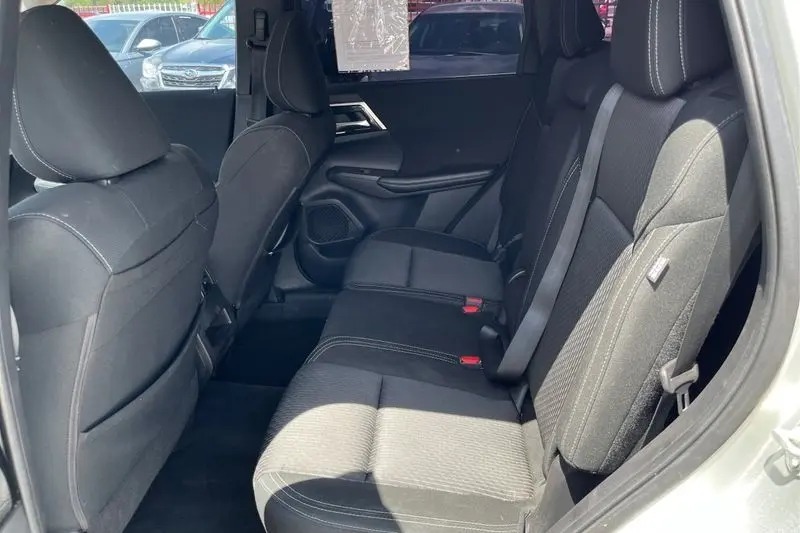 
								2022 Mitsubishi Outlander ES 2.5 2WD full									