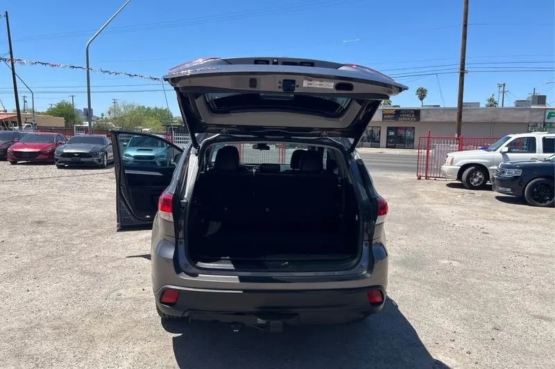 
								2019 Toyota Highlander LE Plus full									