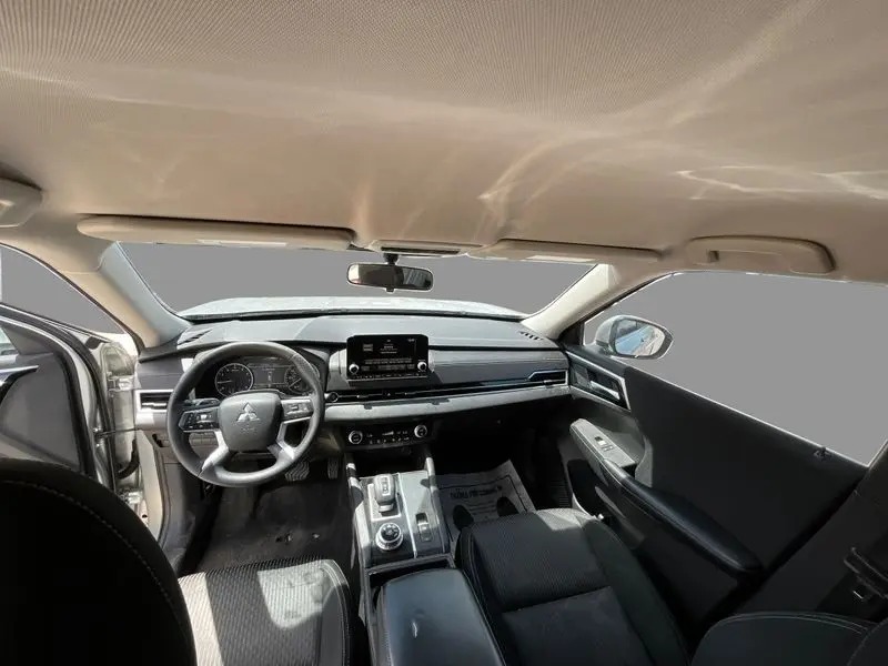 
								2022 Mitsubishi Outlander ES 2.5 2WD full									
