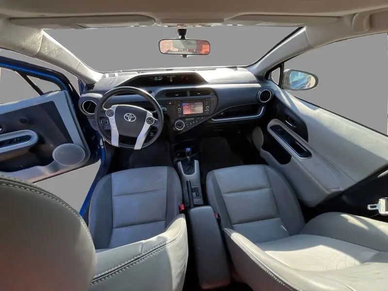 
								2014 Toyota Prius c Four full									