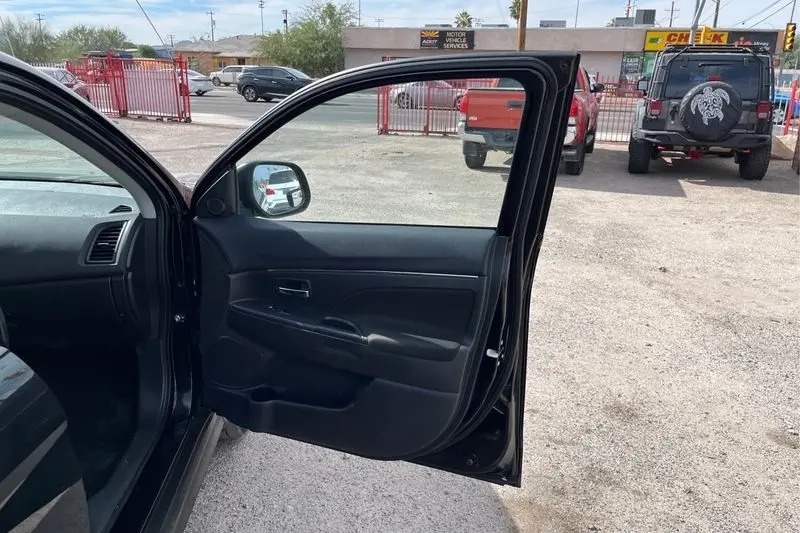 
								2022 Mitsubishi Outlander Sport LE full									