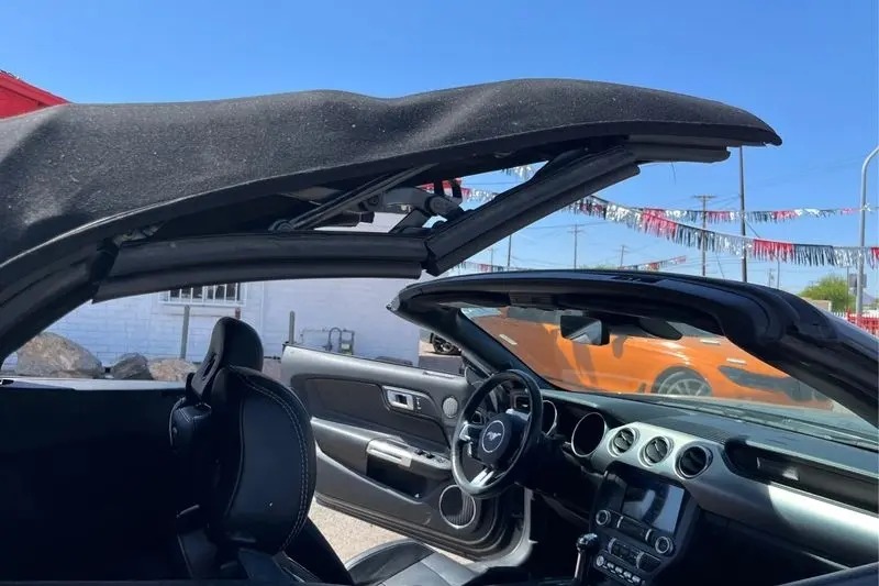 
								2023 Ford Mustang EcoBoost Premium Convertible full									