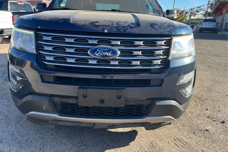 
								2017 Ford Explorer XLT full									