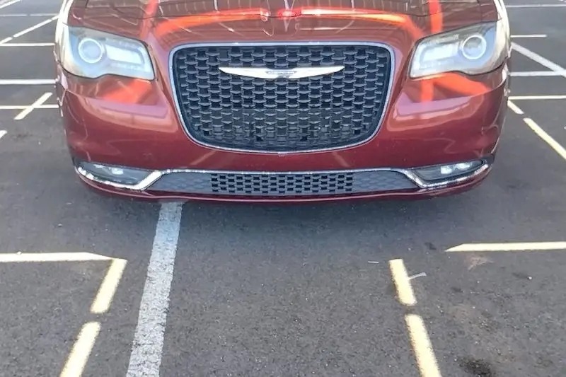 
								2019 Chrysler 300 S full									