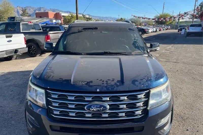 
								2017 Ford Explorer XLT full									