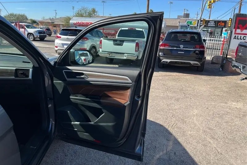 
								2021 Volkswagen Atlas 3.6L V6 SEL full									