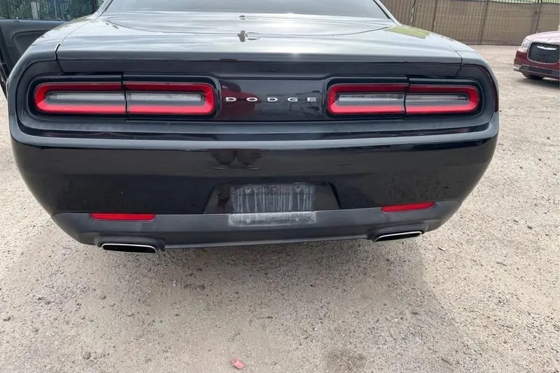 
								2016 Dodge Challenger SXT full									