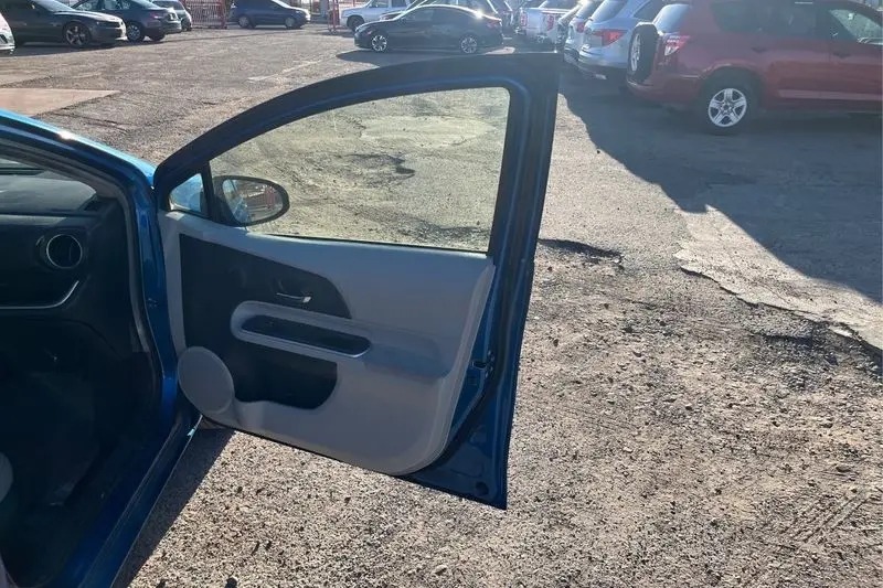 
								2014 Toyota Prius c Four full									