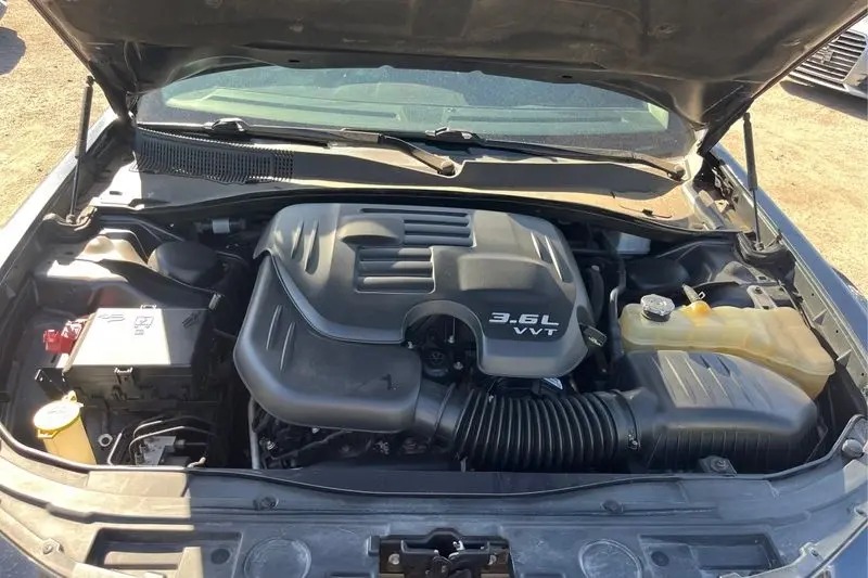 
								2019 Chrysler 300 Touring full									