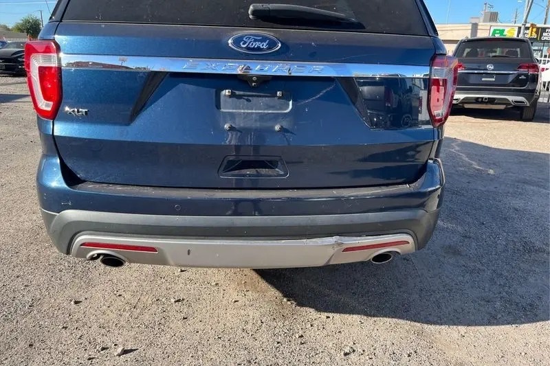 
								2017 Ford Explorer XLT full									