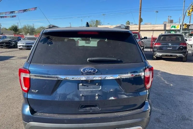 
								2017 Ford Explorer XLT full									