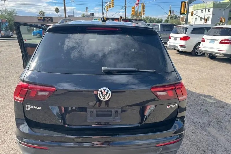 
								2019 Volkswagen Tiguan 2.0T SEL full									