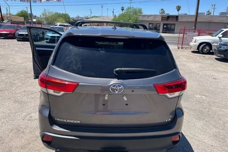 
								2019 Toyota Highlander LE Plus full									