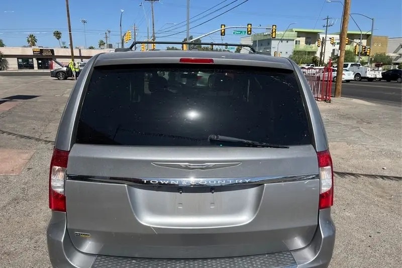 
								2014 Chrysler Town & Country Touring full									
