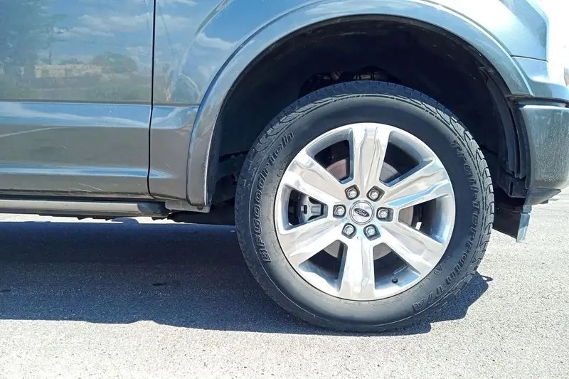
								2020 Ford F-150 Platinum full									