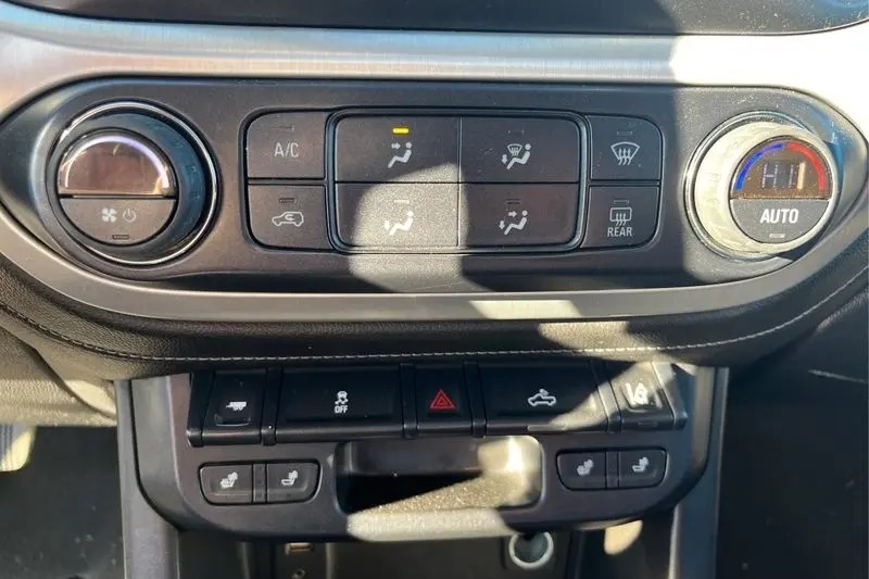 
								2016 GMC Canyon SLT full									
