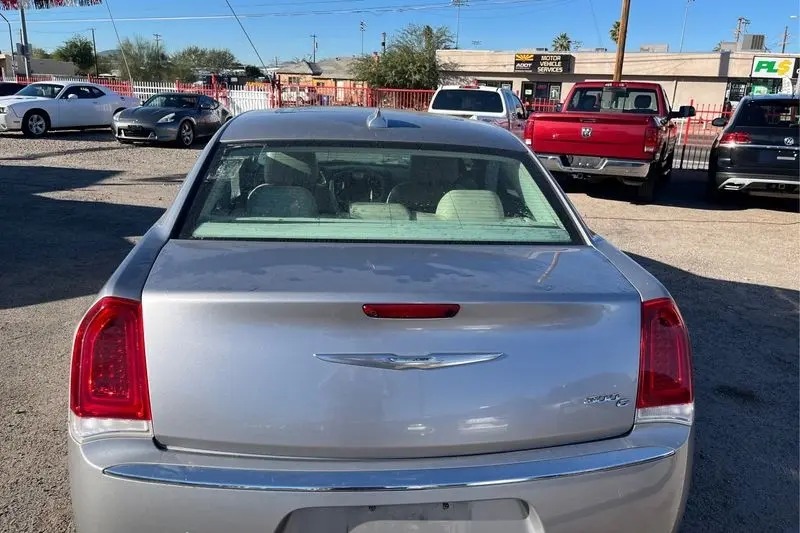 
								2016 Chrysler 300 full									