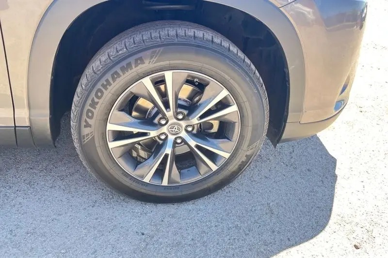 
								2019 Toyota Highlander LE Plus full									