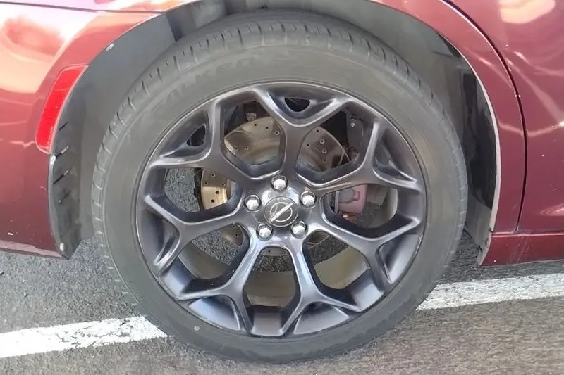
								2019 Chrysler 300 S full									