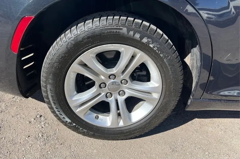 
								2019 Chrysler 300 Touring full									