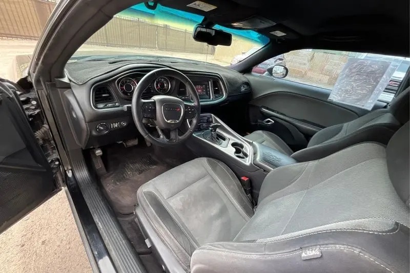 
								2016 Dodge Challenger SXT full									