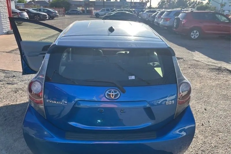 
								2014 Toyota Prius c Four full									