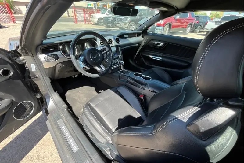 
								2023 Ford Mustang EcoBoost Premium Convertible full									