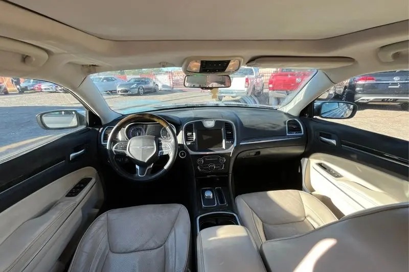 
								2016 Chrysler 300 full									